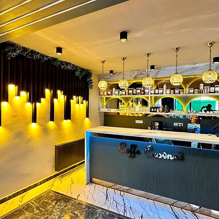 Crowned Plus Hotel Istanbul Bagian luar foto