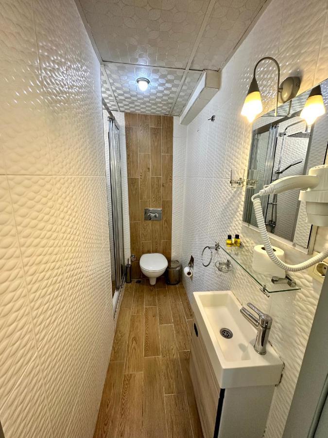 Crowned Plus Hotel Istanbul Bagian luar foto