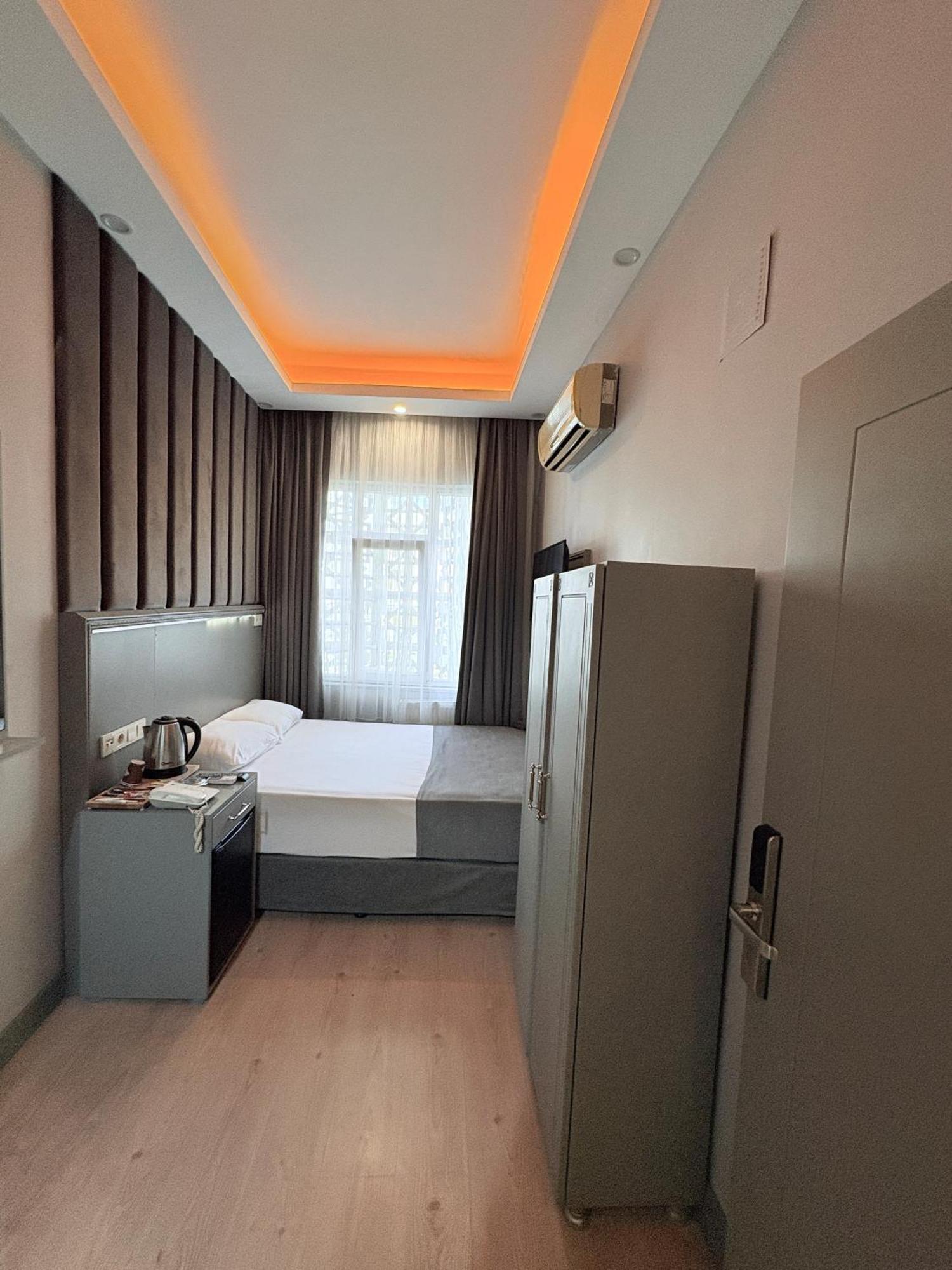 Crowned Plus Hotel Istanbul Bagian luar foto