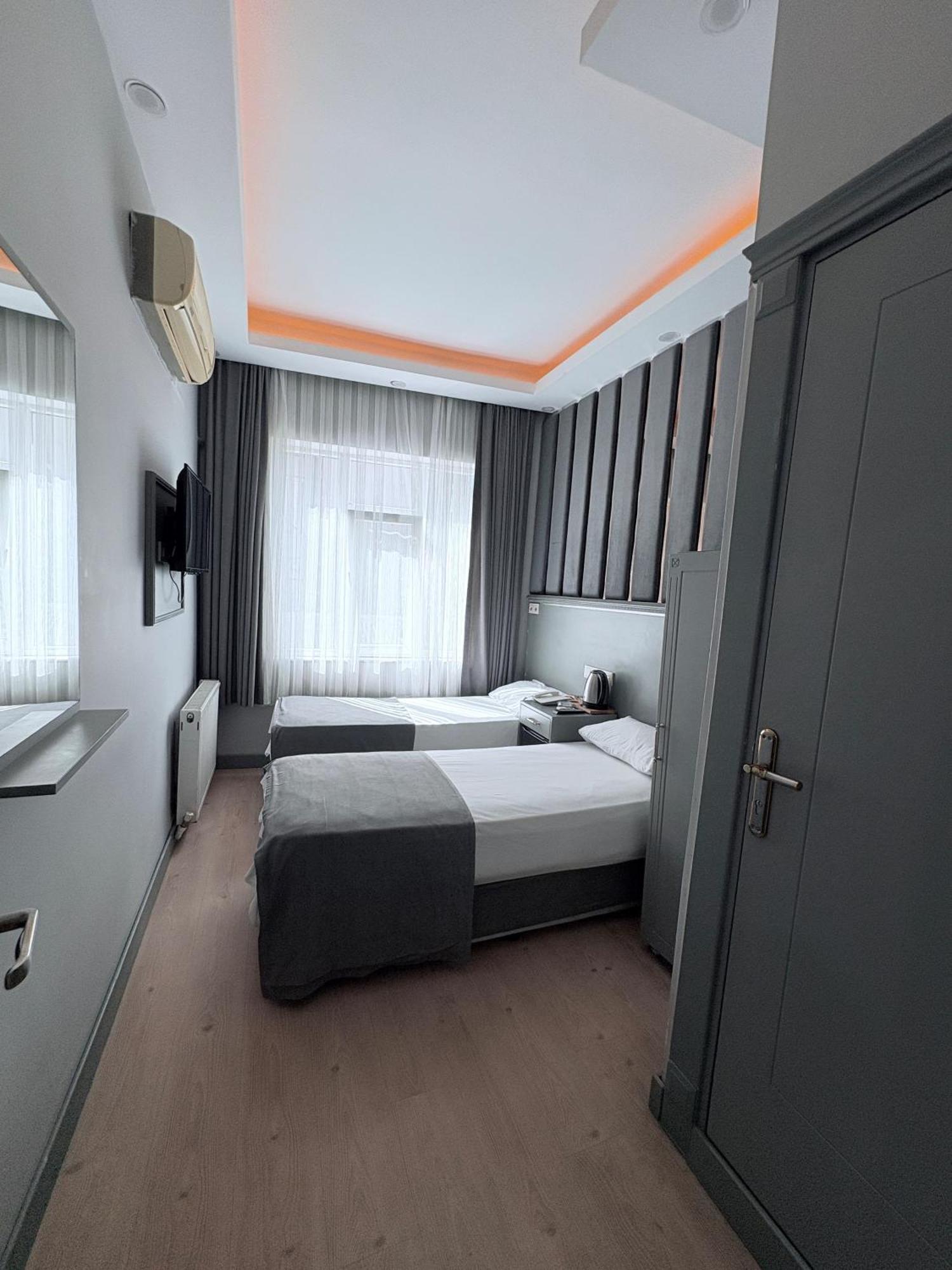 Crowned Plus Hotel Istanbul Bagian luar foto