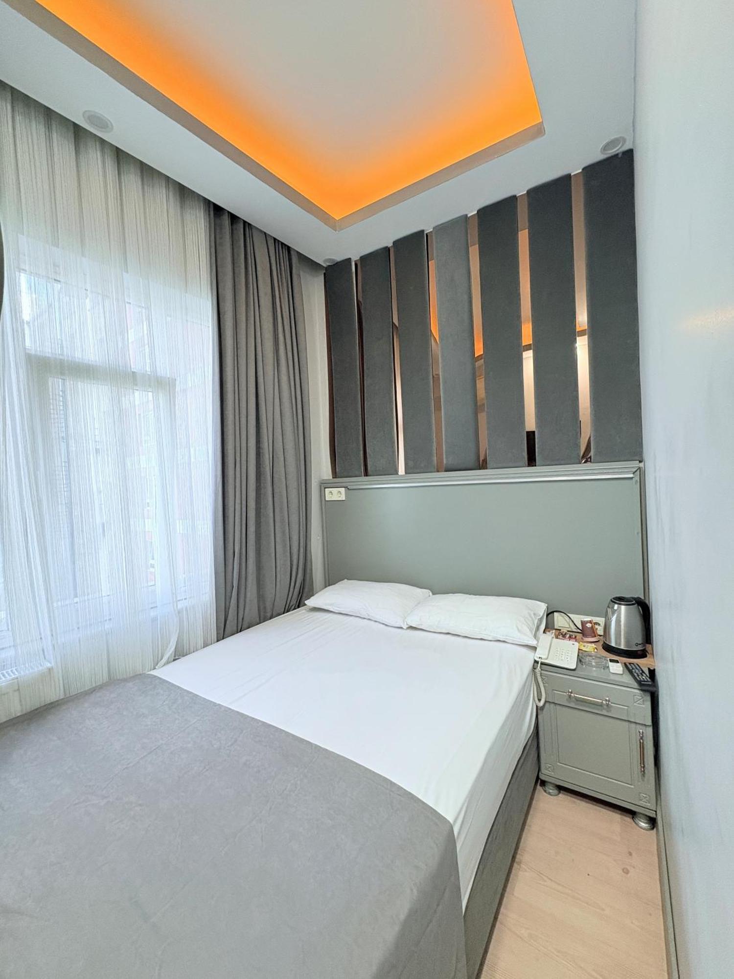 Crowned Plus Hotel Istanbul Bagian luar foto