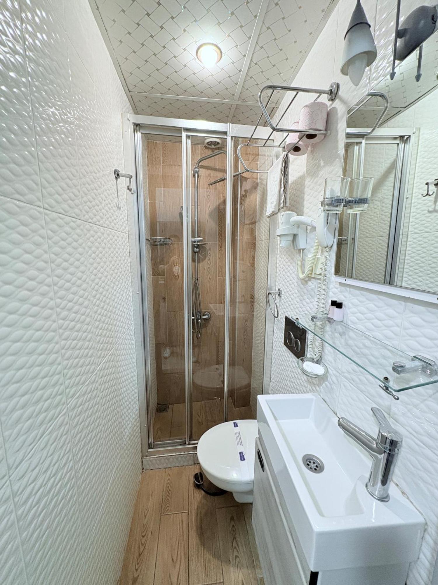 Crowned Plus Hotel Istanbul Bagian luar foto