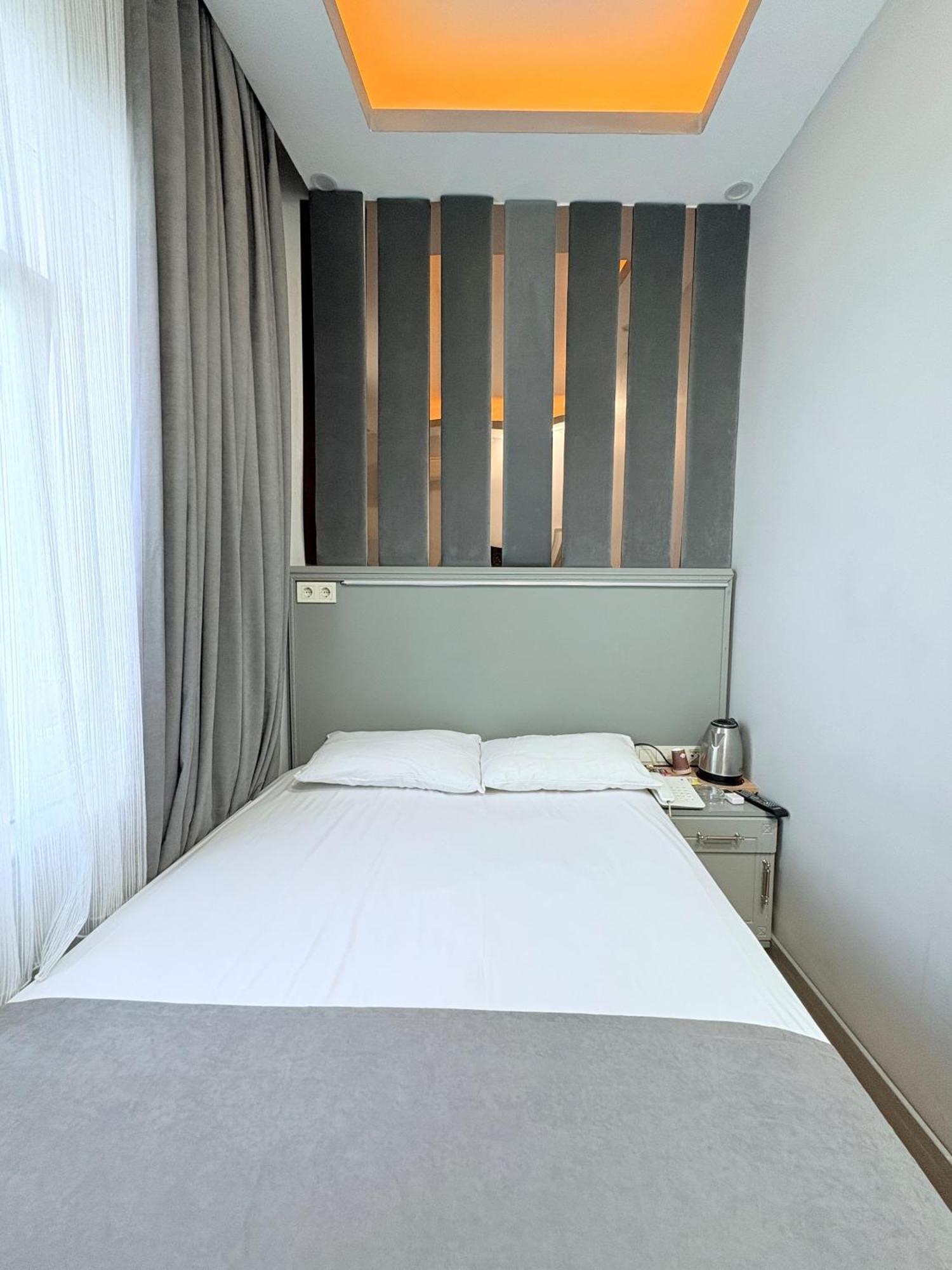 Crowned Plus Hotel Istanbul Bagian luar foto
